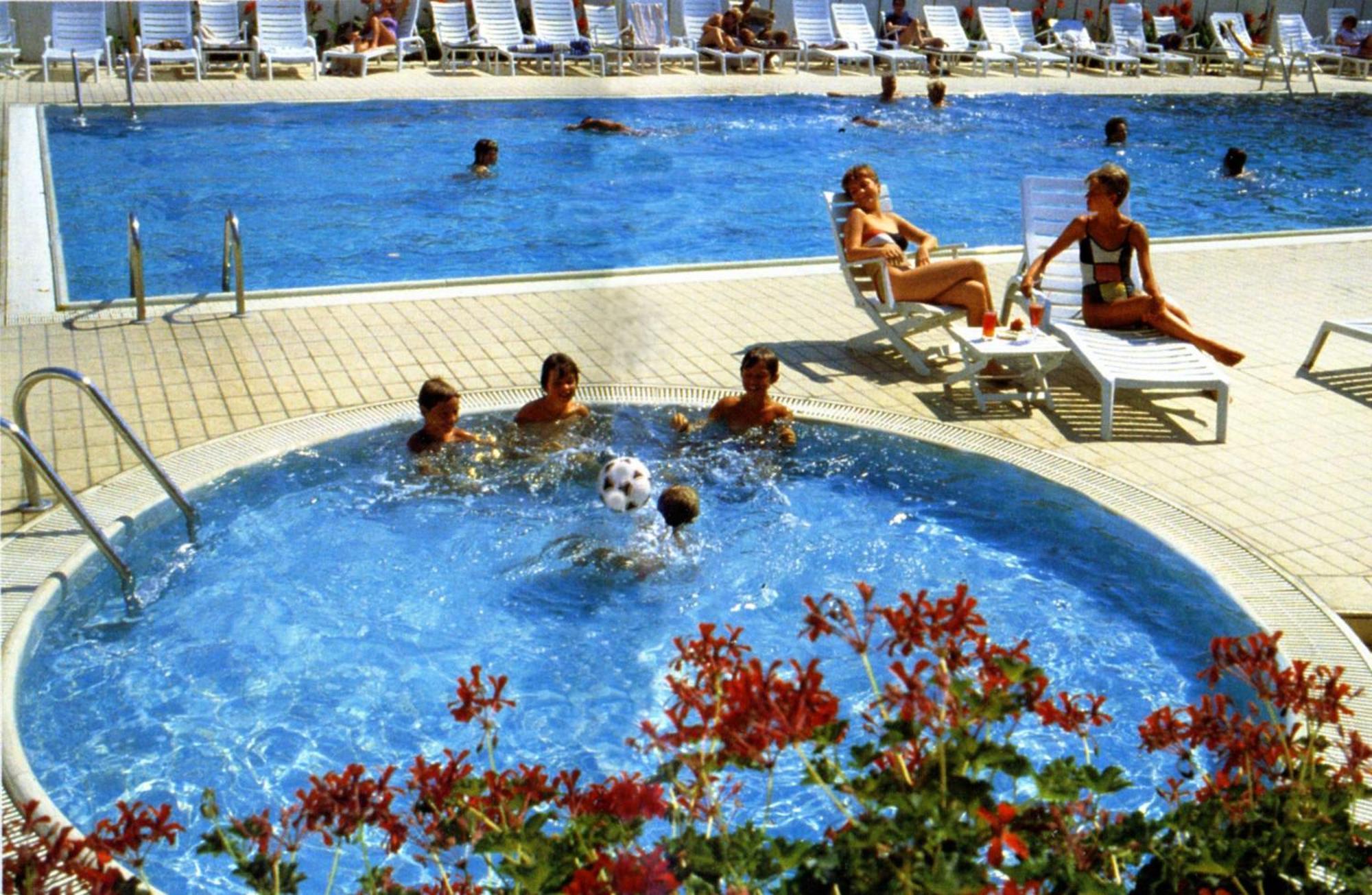 Hotel San Pietro Чезенатико Экстерьер фото