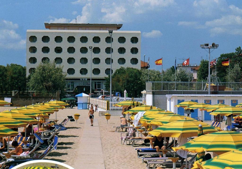 Hotel San Pietro Чезенатико Экстерьер фото